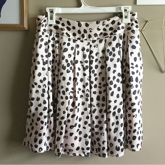 Francesca's Collections Dresses & Skirts - Spotted Silky Pleated Skirt